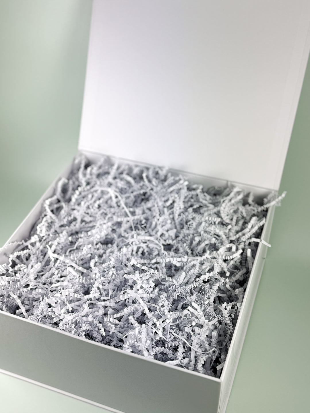 GIFT BOX WITH WHITE CRINKLE