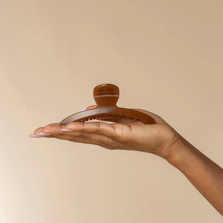 LARGE ARCHED CLIP - MOCHA