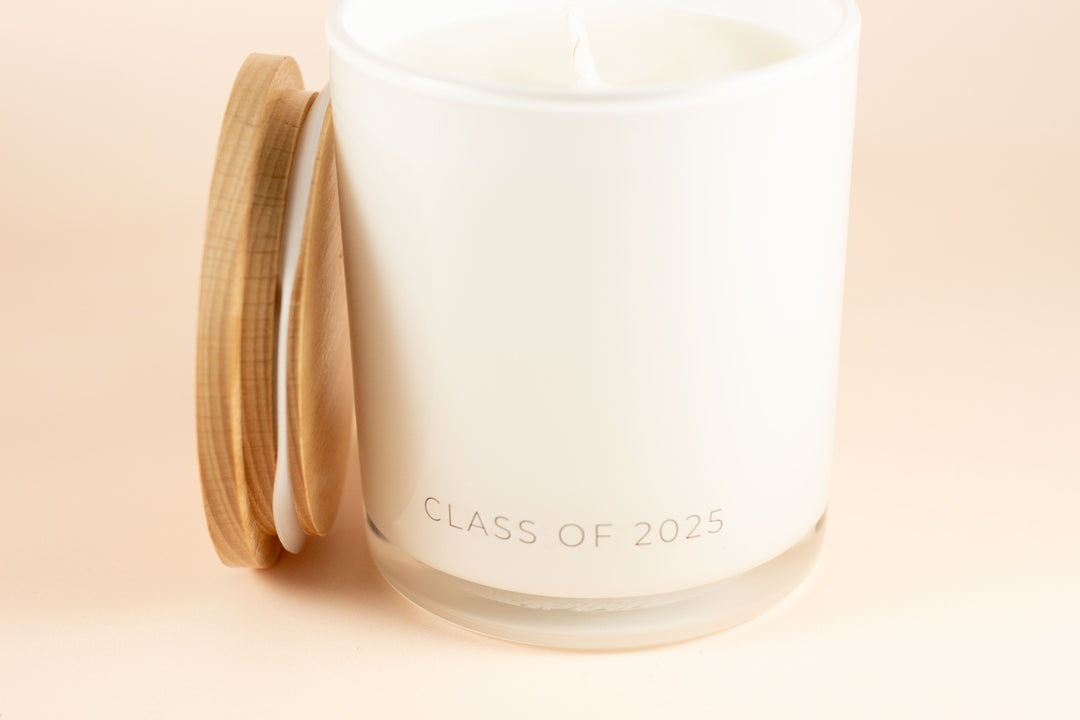 DAINTY CLASS OF 2025 GRADUATION CANDLE