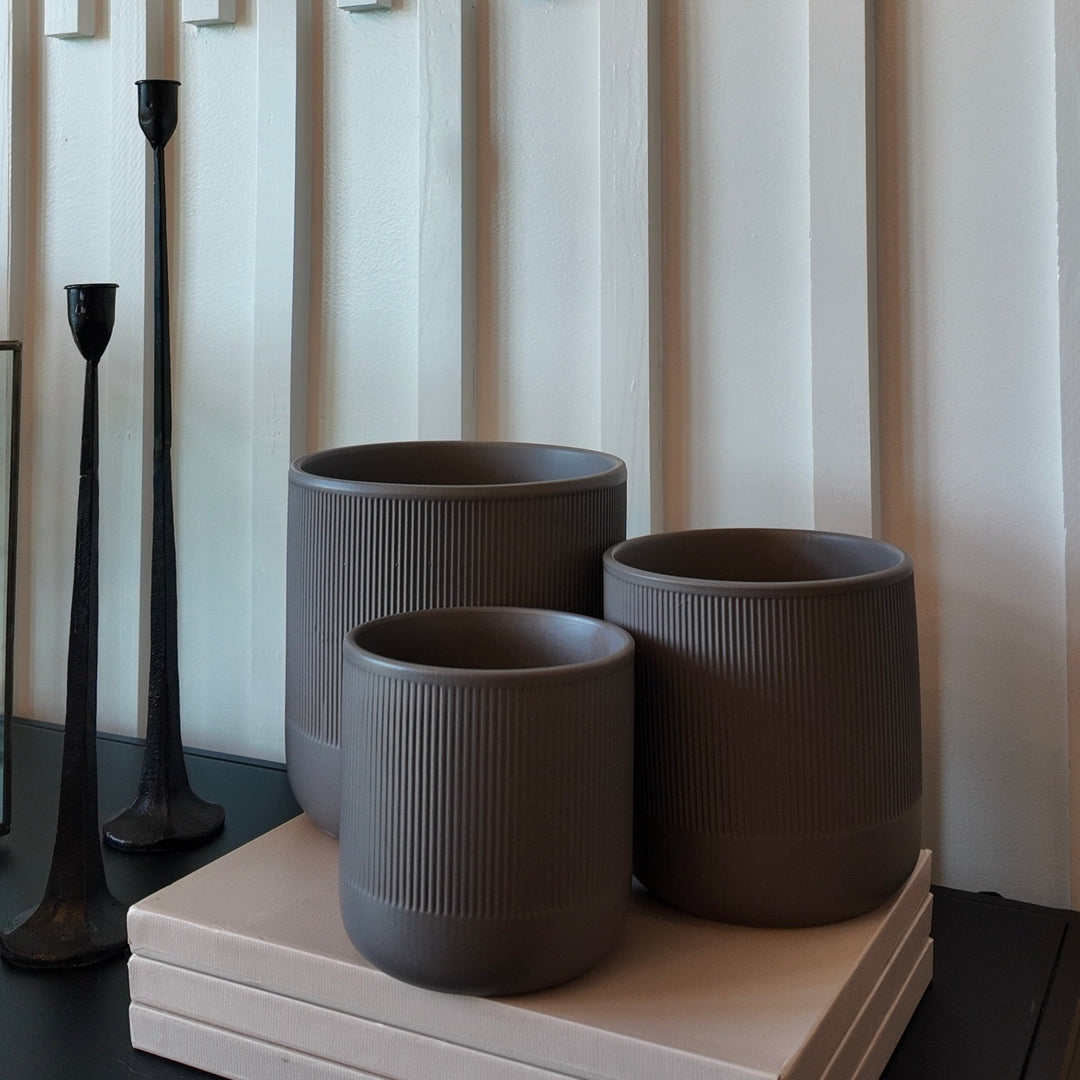 PETITE FRILL POT