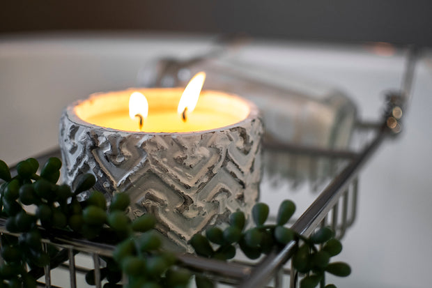 WHITE DISTRESSED STONE CANDLE